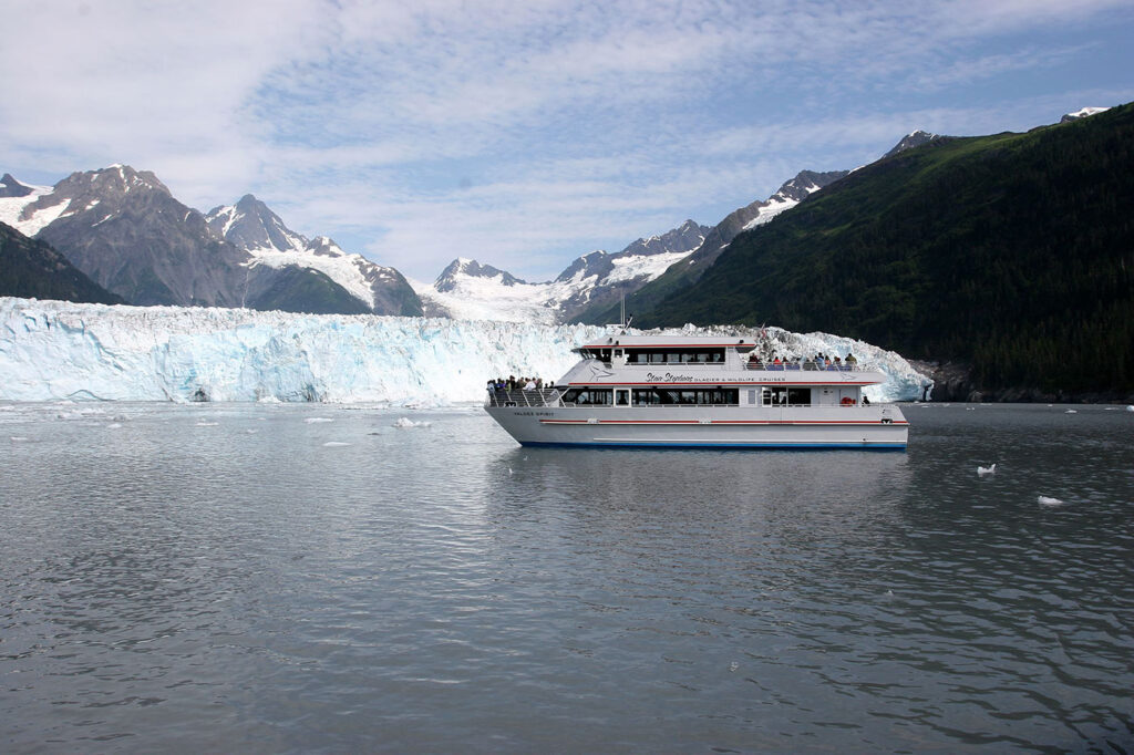Valdez spirit boat looking at a glacier
