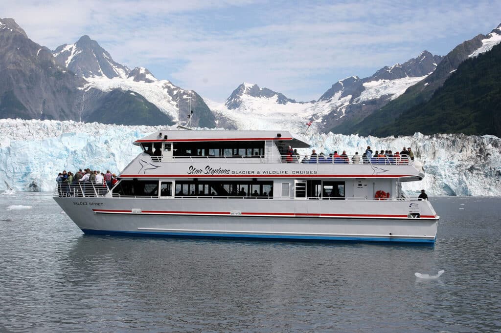 Valdez Spirit boat full of passengers looking at the glacier